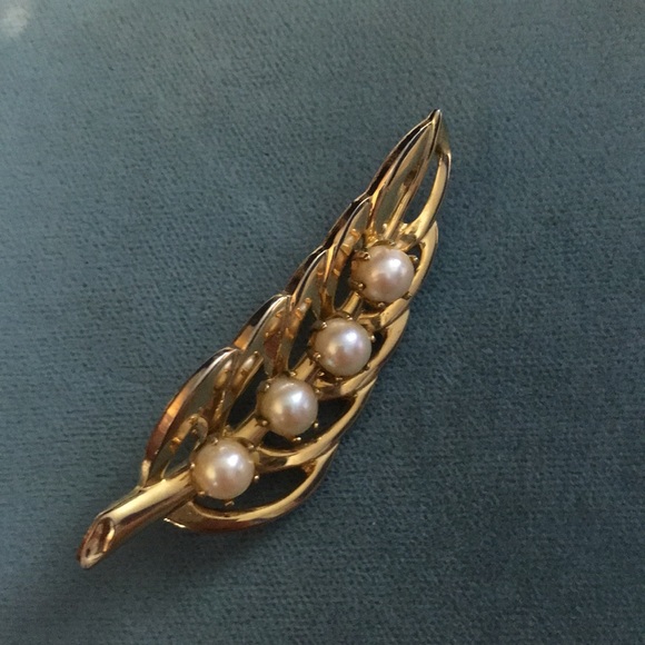 ⚡️FINAL PRICE⚡️ VTG Pearl Leaf Brooch - Picture 2 of 6